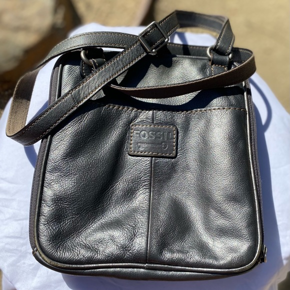 NW Fossil Leather Crossbody Bag Sz 9”X8” - Picture 4 of 16